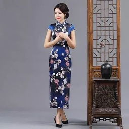 二、金丝绒旗袍裙长款的搭配技巧