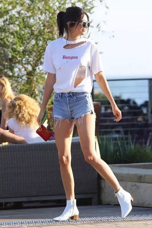 一、短牛仔上衣与短裤的搭配