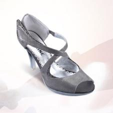 三、品牌鞋加盟连锁店的运营要点