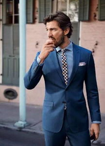 二、深蓝色西装