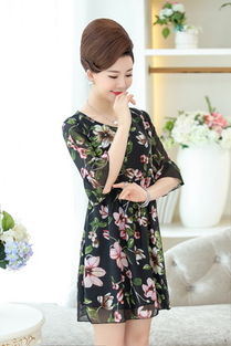 三、中老年连衣裙搭配技巧