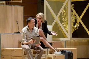 三、经典款式的现代演绎