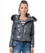 三、如何辨别波司登羽绒服女款正品