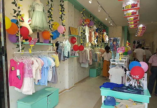 三、童装加盟店运营策略