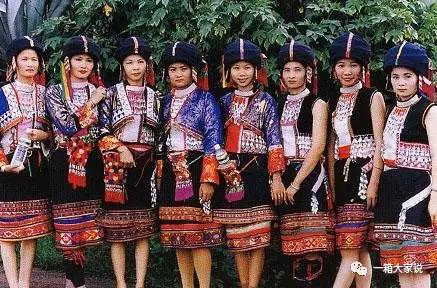 三、傣族服饰在现代社会的传承与发展