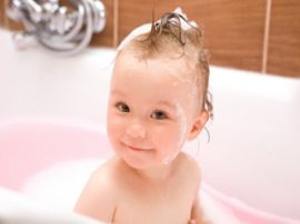 一、宝宝乖乖让爸爸洗头的原因分析