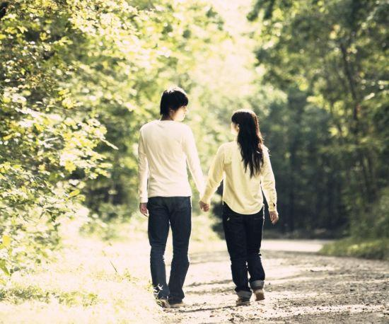 四、情感走向：爱情与友情的交织