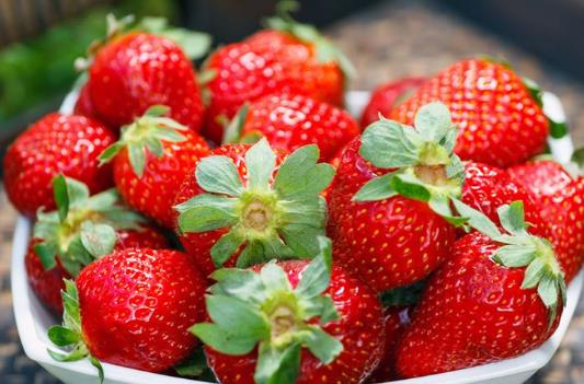 草莓的营养价值与十八岁人群的适宜性