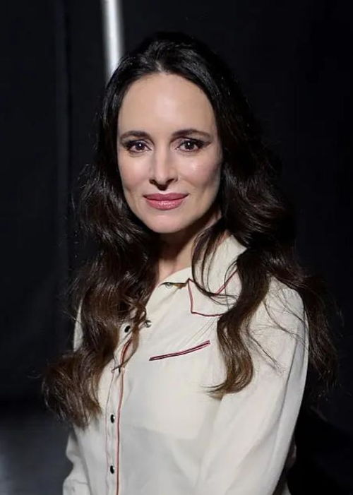 玛德琳·斯托的表演风格特点