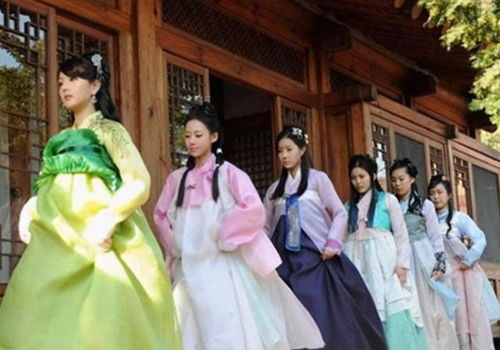 丫鬟仆人群体与社会阶层